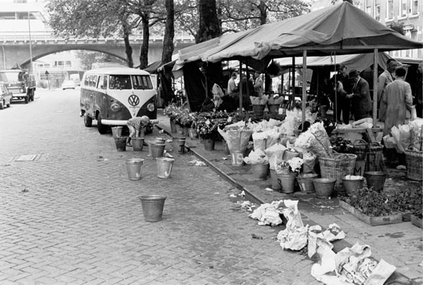 Teilingerstraat bloemenmarkt 1967 2e foto